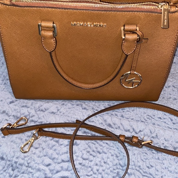 Michael Kors - Picture 2 of 7